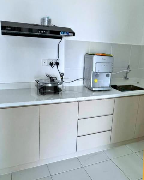 Kondominium untuk Disewa di Residensi Sateria - Alex Seow - Kitchen - PropertyGuru.com.my