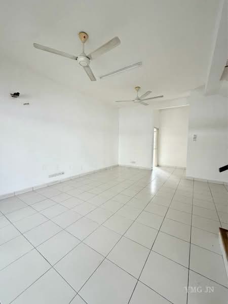 Rumah Teres 2 Tingkat untuk Dijual di Bandar Bukit Raja (Klang) - Reilynn Tue - Living Room - PropertyGuru.com.my