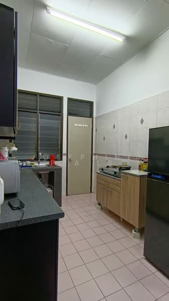 Pangsapuri untuk Dijual di Subang Perdana Goodyear Court 10 - Josephine Pea LS - Kitchen - PropertyGuru.com.my