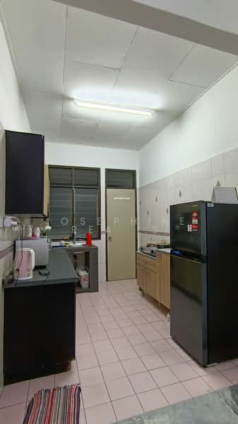 Pangsapuri untuk Dijual di Subang Perdana Goodyear Court 10 - Josephine Pea LS - Kitchen - PropertyGuru.com.my