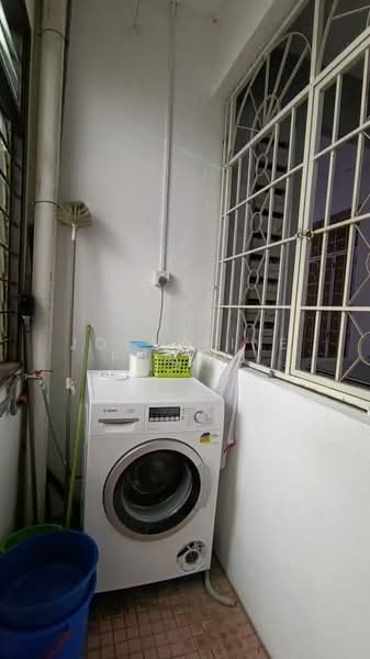 Pangsapuri untuk Dijual di Subang Perdana Goodyear Court 10 - Josephine Pea LS - Balcony - PropertyGuru.com.my