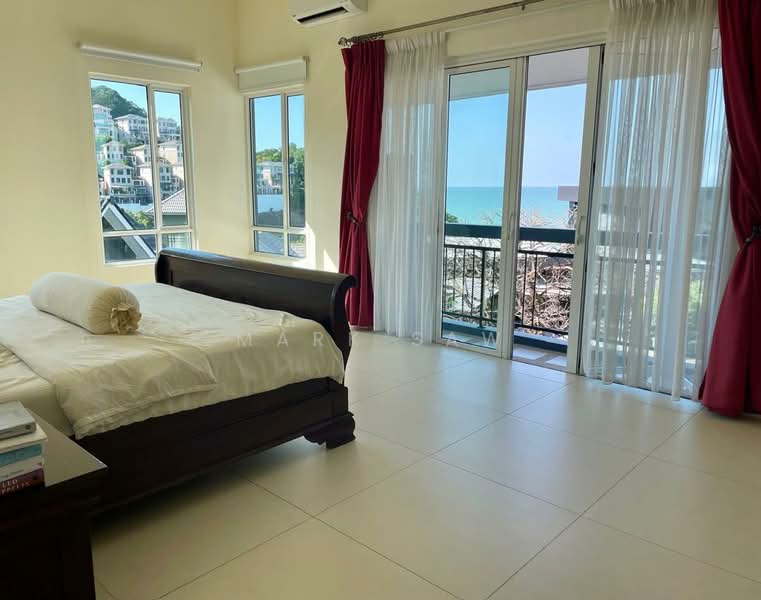 Bungalow for Sale in Batu Ferringhi (Penang) - Mark Saw - Master Bedroom - PropertyGuru.com.my