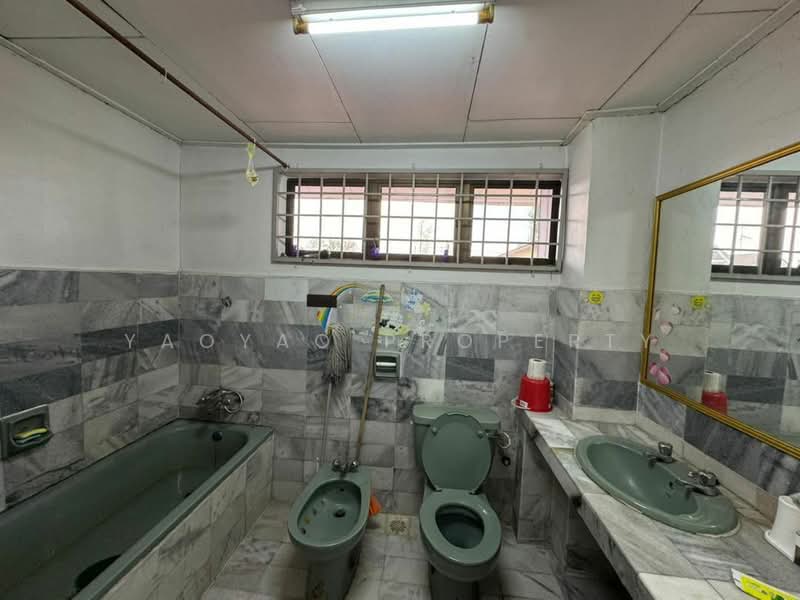 Shop for Rent in Permas Jaya (Johor) - Yaoyao Property - Bathroom - PropertyGuru.com.my