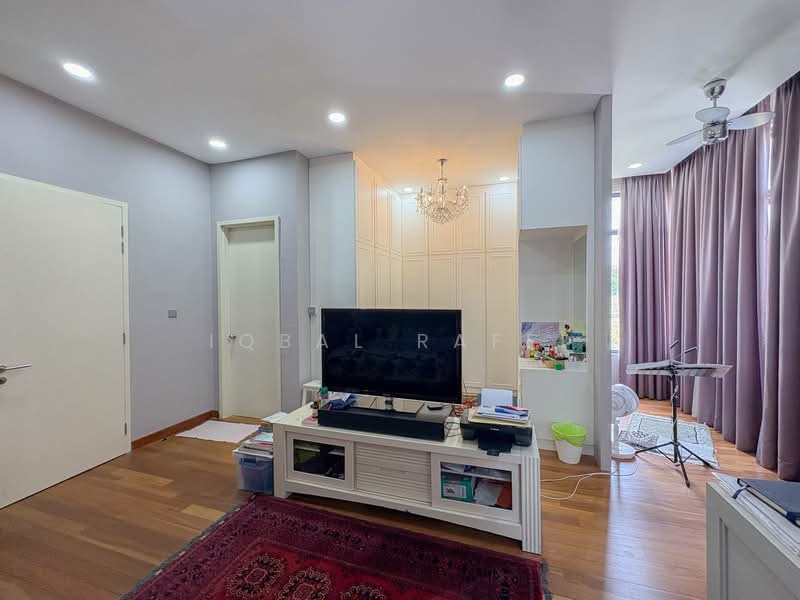 Semi-Detached House for Sale in Seri Kembangan (Selangor) - Iqbal Rafei - Living Room - PropertyGuru.com.my