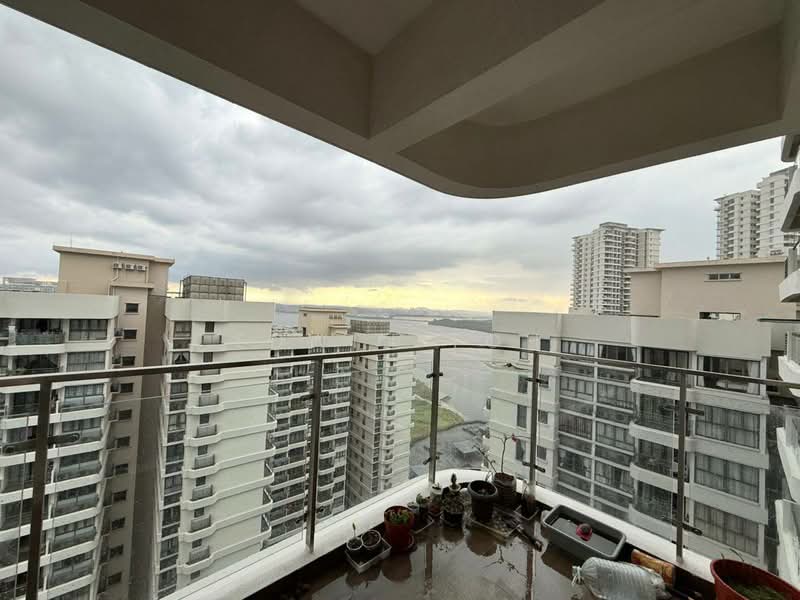 Kondominium untuk Dijual di Bay Point @ Country Garden Danga Bay - Edwin Toh - Balcony - PropertyGuru.com.my