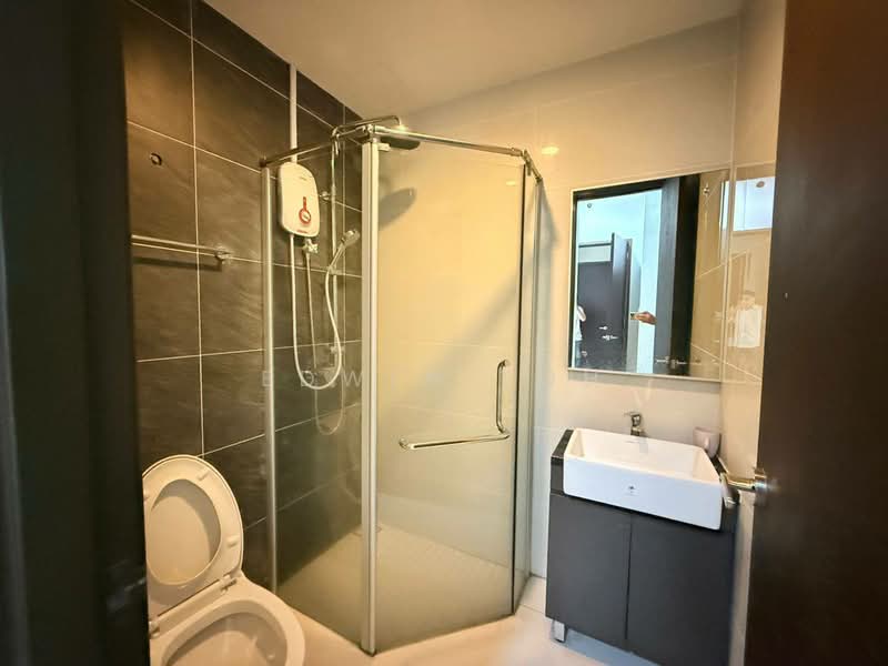 Kondominium untuk Dijual di Bay Point @ Country Garden Danga Bay - Edwin Toh - Bathroom - PropertyGuru.com.my