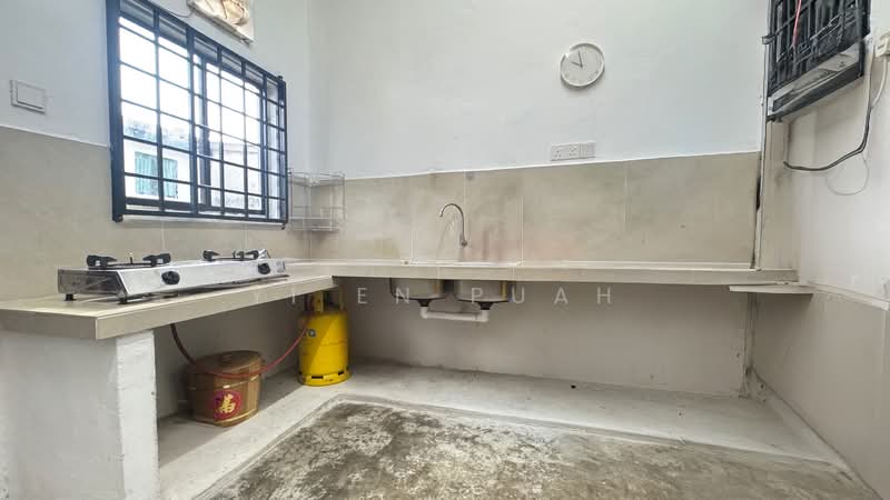 Rumah Teres 2 Tingkat untuk Dijual di Taman Desa Cemerlang (Ulu Tiram) - Yi En Puah - Kitchen - PropertyGuru.com.my
