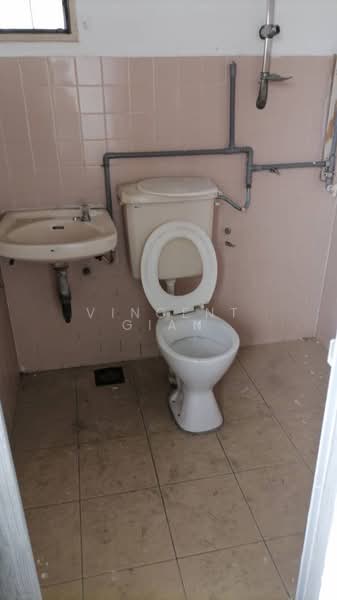 Rumah Teres 2 Tingkat untuk Dijual di Taman Desa Cemerlang (Ulu Tiram) - Vincent Gian - Bathroom - PropertyGuru.com.my