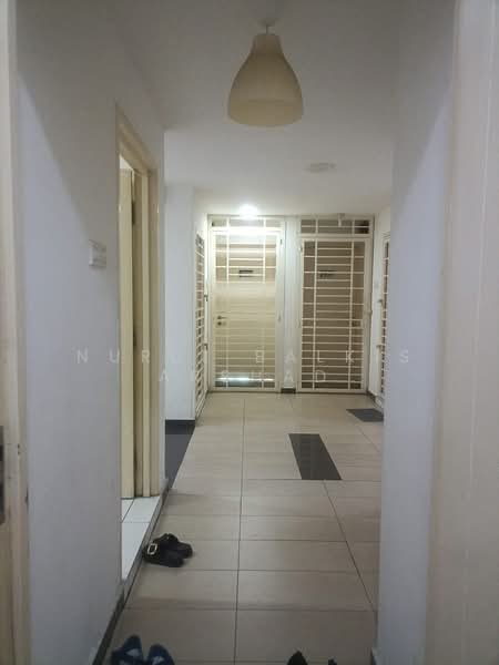 Service Residence for Sale at Vista Alam - Nurul Balkis Arshad - Corridor - PropertyGuru.com.my