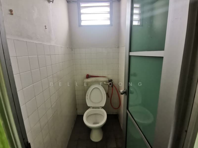 Shop / Office for Rent in Taman Sungai Besi Indah (Seri Kembangan) - Belle Foong - Bathroom - PropertyGuru.com.my