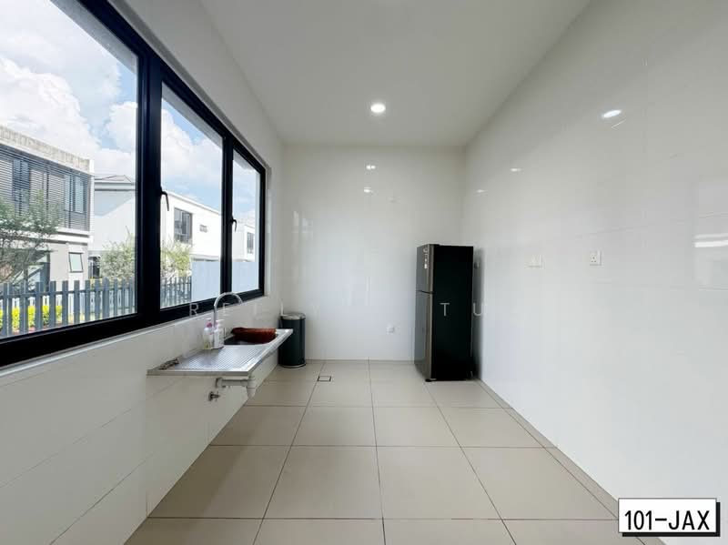 Semi-Detached House for Sale in Setia Alam (Selangor) - Reilynn Tue - Kitchen - PropertyGuru.com.my