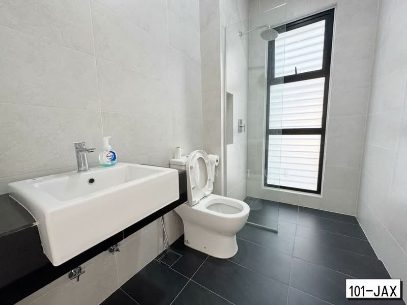 Semi-Detached House for Sale in Setia Alam (Selangor) - Reilynn Tue - Bathroom - PropertyGuru.com.my