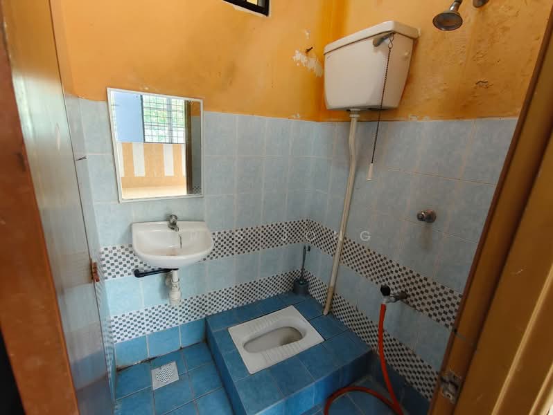 1-storey Terraced House for Sale in Antara Gapi (Ulu Yam) - Tris Jong - Bathroom - PropertyGuru.com.my