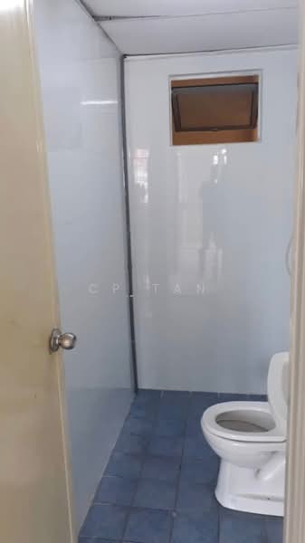 Kondominium untuk Dijual di Angkasa Condominiums - CP Tan - Bathroom - PropertyGuru.com.my