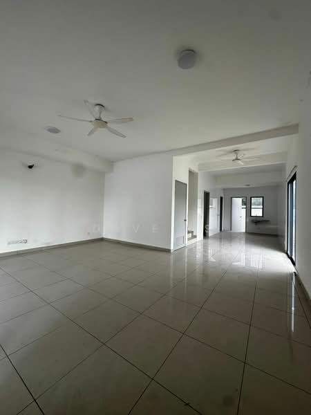 Rumah Teres untuk Disewa di Telok Panglima Garang (Selangor) - Dave KS - Living Room - PropertyGuru.com.my