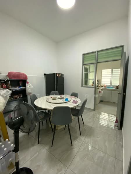 Rumah Teres untuk Disewa di Bandar Putra (Kulai) - Ethan How - Dining Room - PropertyGuru.com.my