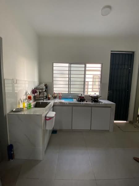 Rumah Teres untuk Disewa di Bandar Putra (Kulai) - Ethan How - Kitchen - PropertyGuru.com.my