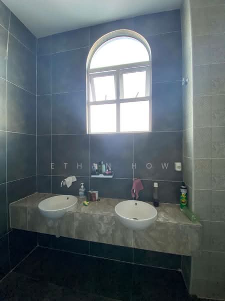 Rumah Teres untuk Disewa di Bandar Putra (Kulai) - Ethan How - Bathroom - PropertyGuru.com.my