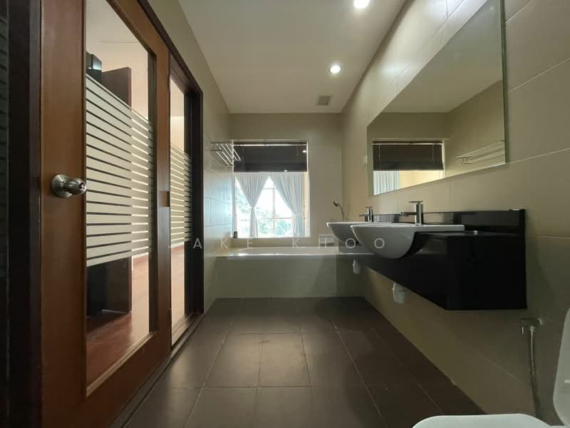 Kondominium untuk Dijual di Hillcrest Residences - Jake Khoo - Bathroom - PropertyGuru.com.my
