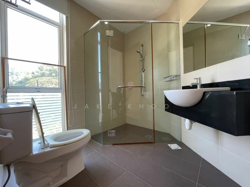 Kondominium untuk Dijual di Hillcrest Residences - Jake Khoo - Bathroom - PropertyGuru.com.my