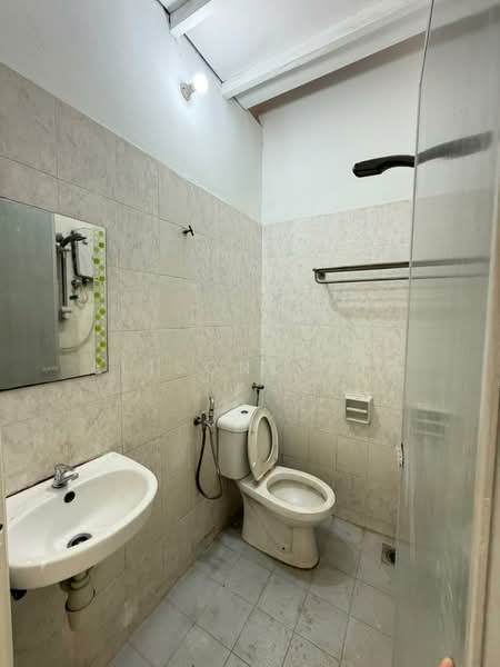 1-storey Terraced House for Sale in Bandar Sri Damansara (Selangor) - Alison Chiu - Bathroom - PropertyGuru.com.my
