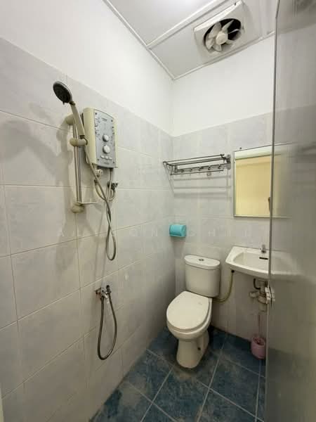1-storey Terraced House for Sale in Bandar Sri Damansara (Selangor) - Alison Chiu - Bathroom - PropertyGuru.com.my