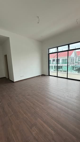 Cluster House for Sale in Taman Mount Austin (Tebrau) - JB Wendy - Living Room - PropertyGuru.com.my