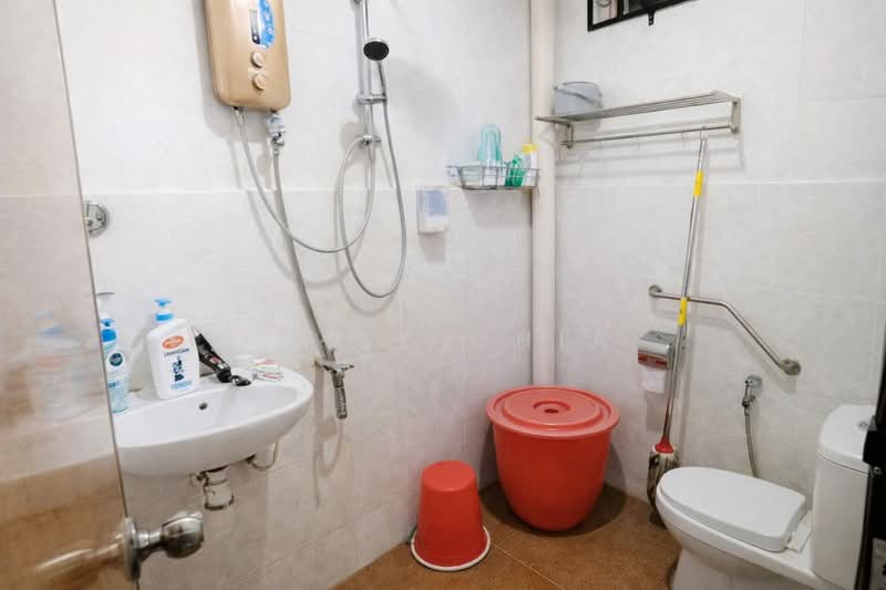 2-storey Terraced House for Sale in Taman Universiti (Skudai) - Elise Chia - Bathroom - PropertyGuru.com.my