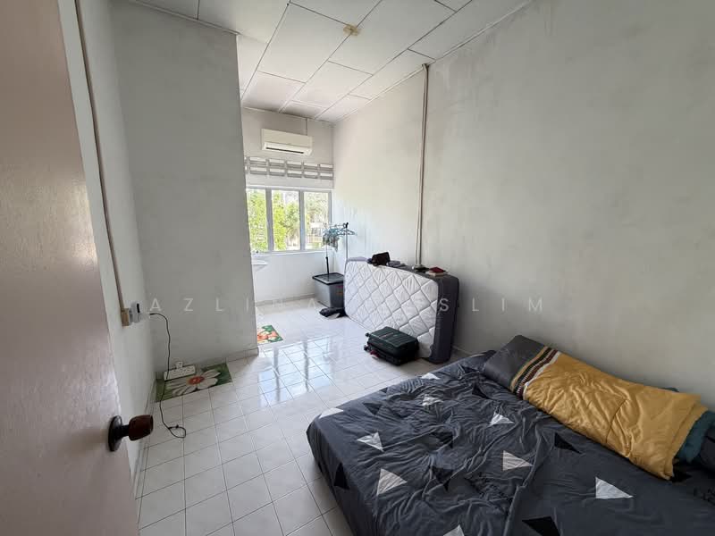 2-storey Terraced House for Sale in Batu Pahat (Johor) - Azlina Muslim - Bedroom - PropertyGuru.com.my