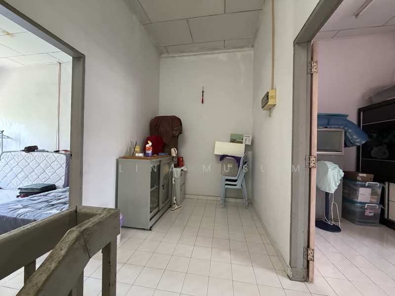 2-storey Terraced House for Sale in Batu Pahat (Johor) - Azlina Muslim - Bedroom - PropertyGuru.com.my