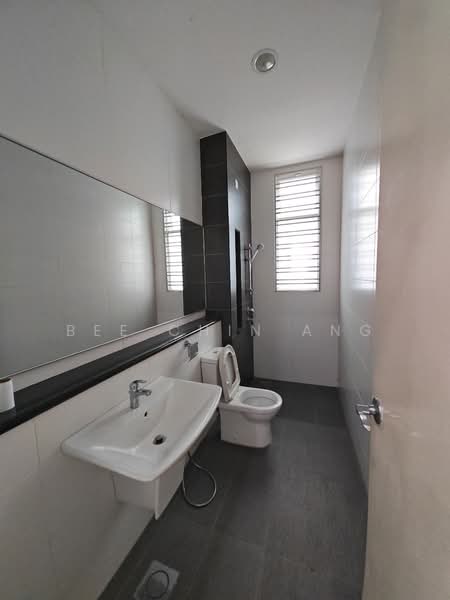 Semi-Detached House for Sale in Johor Bahru (Johor) - Bee Chin Ang - Bathroom - PropertyGuru.com.my