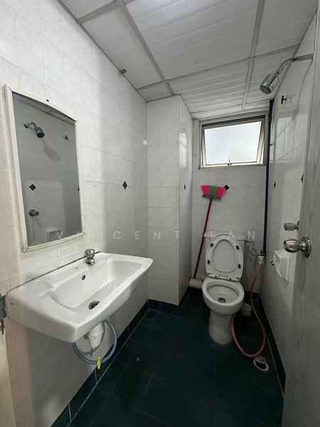 Condominium for Rent at N-Park Condominium - Vincent Tan - Bathroom - PropertyGuru.com.my