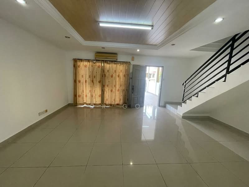 Rumah Teres 2 Tingkat untuk Disewa di Sungai Ara (Penang) - CK Goh - Living Room - PropertyGuru.com.my