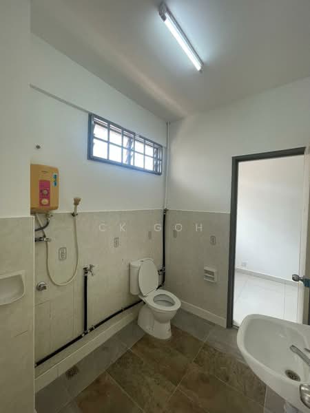 Rumah Teres 2 Tingkat untuk Disewa di Sungai Ara (Penang) - CK Goh - Bathroom - PropertyGuru.com.my
