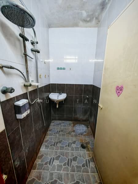 Rumah Teres 1 Tingkat untuk Dijual di Kepong (Kuala Lumpur) - Suki Tan - Bathroom - PropertyGuru.com.my