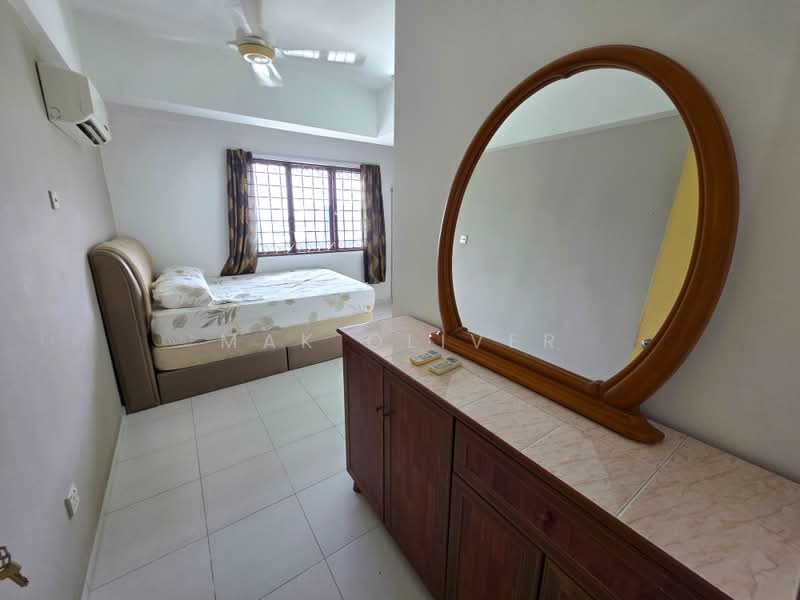 Condominium for Sale at Vista Komanwel A - Mak Oliver - Bedroom - PropertyGuru.com.my