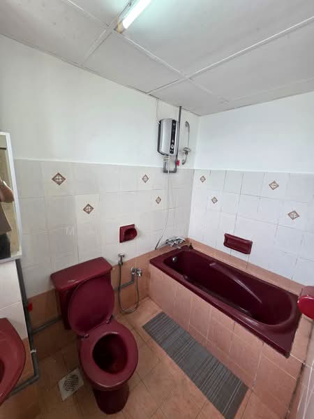 Condominium for Sale at Vista Komanwel A - Mak Oliver - Bathroom - PropertyGuru.com.my