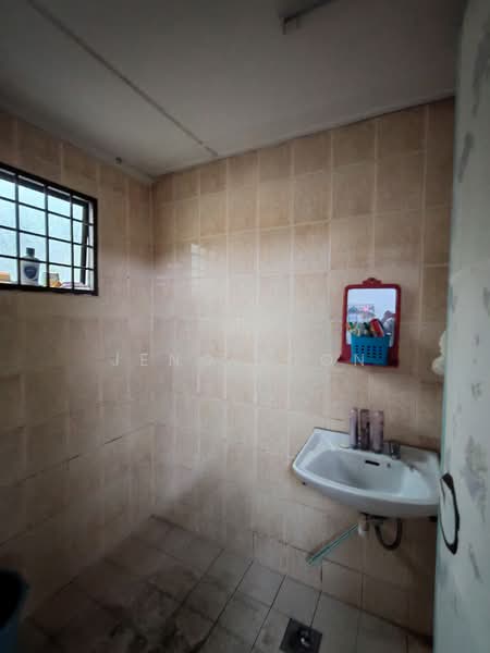 2-storey Terraced House for Sale in Sri Petaling (Kuala Lumpur) - Jeno Poon - Bathroom - PropertyGuru.com.my