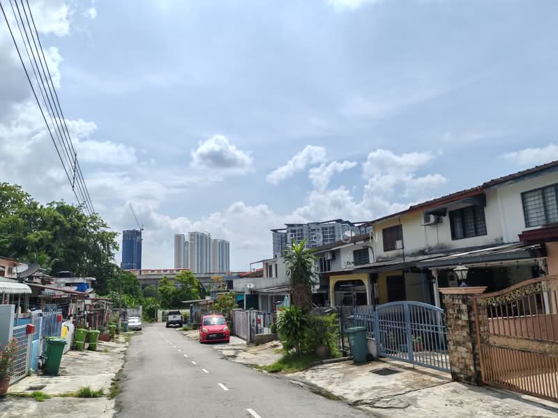 2-storey Terraced House for Sale in Sri Petaling (Kuala Lumpur) - Jeno Poon - Exterior - PropertyGuru.com.my
