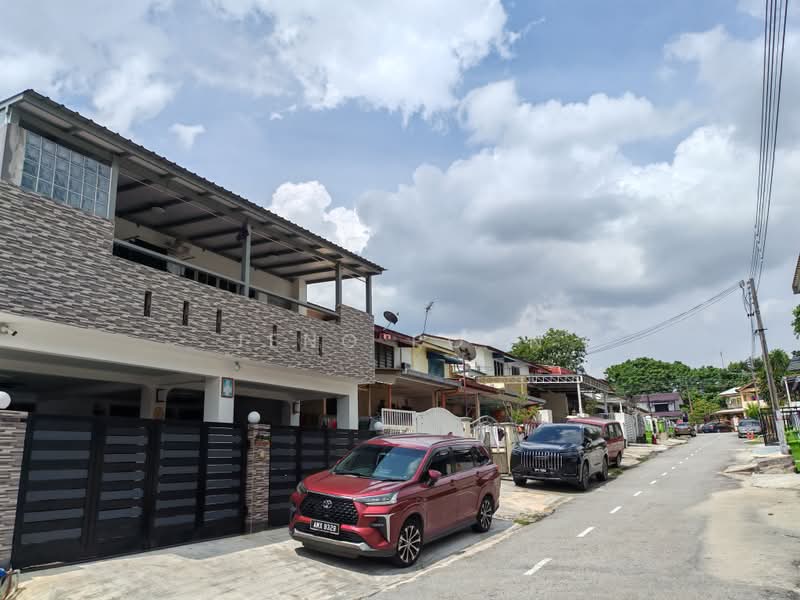 2-storey Terraced House for Sale in Sri Petaling (Kuala Lumpur) - Jeno Poon - Exterior - PropertyGuru.com.my