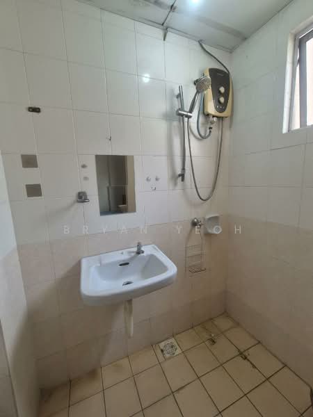 Servis Apartment untuk Dijual di Brunsfield Riverview - Bryan Yeoh - Bathroom - PropertyGuru.com.my