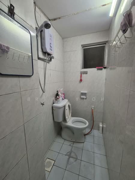 Servis Apartment untuk Dijual di Brunsfield Riverview - Bryan Yeoh - Bathroom - PropertyGuru.com.my