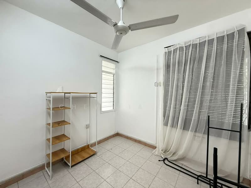 Semi-Detached House for Sale in Taman Pelangi (Johor Bahru) - Chew Jia Jia - Bedroom - PropertyGuru.com.my