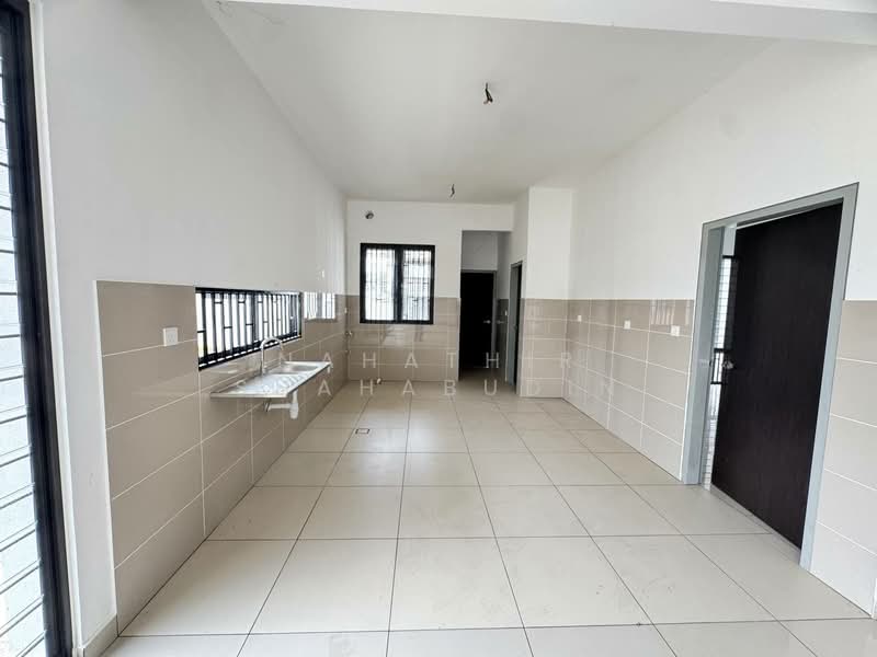2-storey Terraced House for Sale in Elmina (Shah Alam) - Nahathir Shahabudin - Kitchen - PropertyGuru.com.my