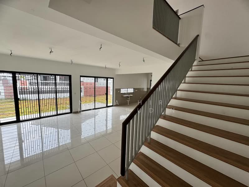 2-storey Terraced House for Sale in Elmina (Shah Alam) - Nahathir Shahabudin - Living Room - PropertyGuru.com.my