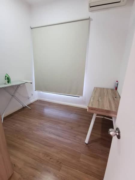 Pangsapuri untuk Dijual di Senibong Cove - The WaterEdge Residences - Jia En Lee - Study - PropertyGuru.com.my