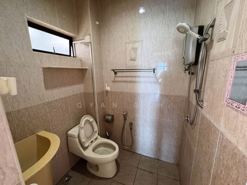 2-storey Terraced House for Sale in Taman Desa Green (Jelutong) - Qyan Goh - Bathroom - PropertyGuru.com.my
