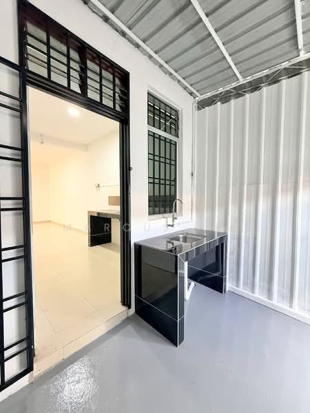 Rumah Teres 1 Tingkat untuk Dijual di Bandar Seri Impian (Kluang) - Marcus Tey - Kitchen - PropertyGuru.com.my
