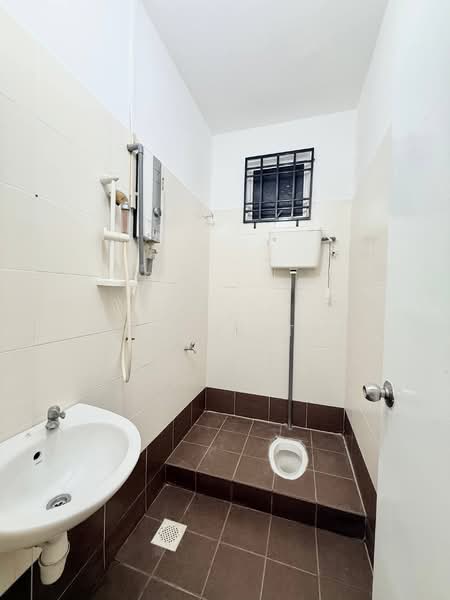 Rumah Teres 1 Tingkat untuk Dijual di Bandar Seri Impian (Kluang) - Marcus Tey - Bathroom - PropertyGuru.com.my