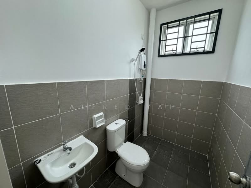 Rumah Teres untuk Disewa di Johor Bahru (Johor) - Alfred Yap - Bathroom - PropertyGuru.com.my